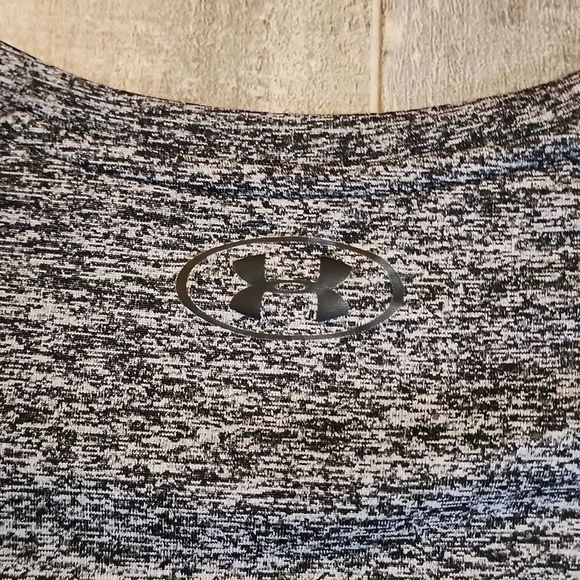 Under Armour men's TShirt - Picture 6 of 9